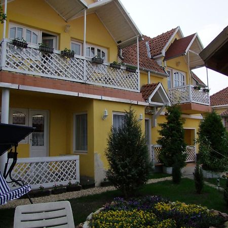 Castello Vendeg Es Apartmanhaz إغير المظهر الخارجي الصورة
