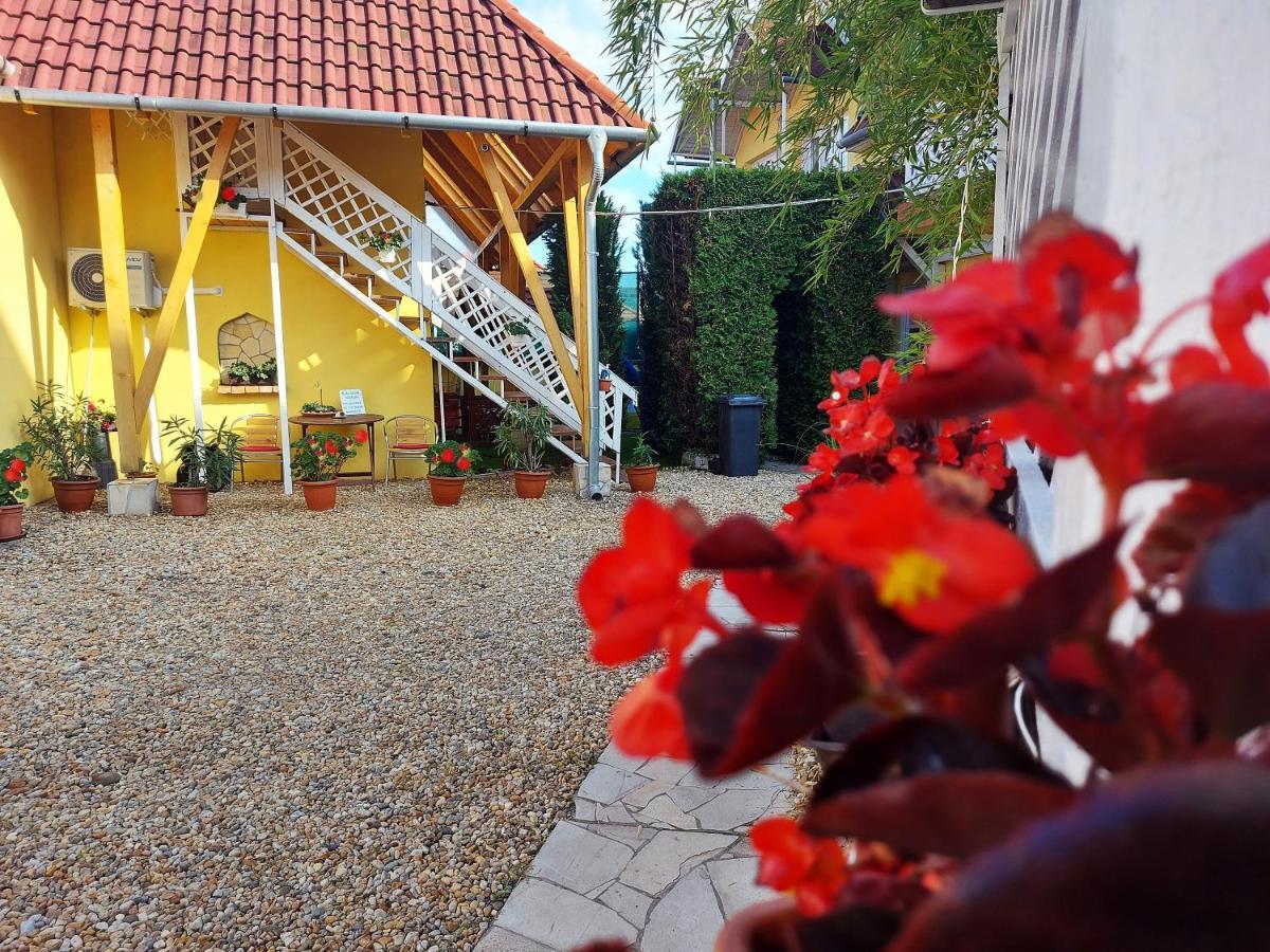 Castello Vendeg Es Apartmanhaz إغير المظهر الخارجي الصورة