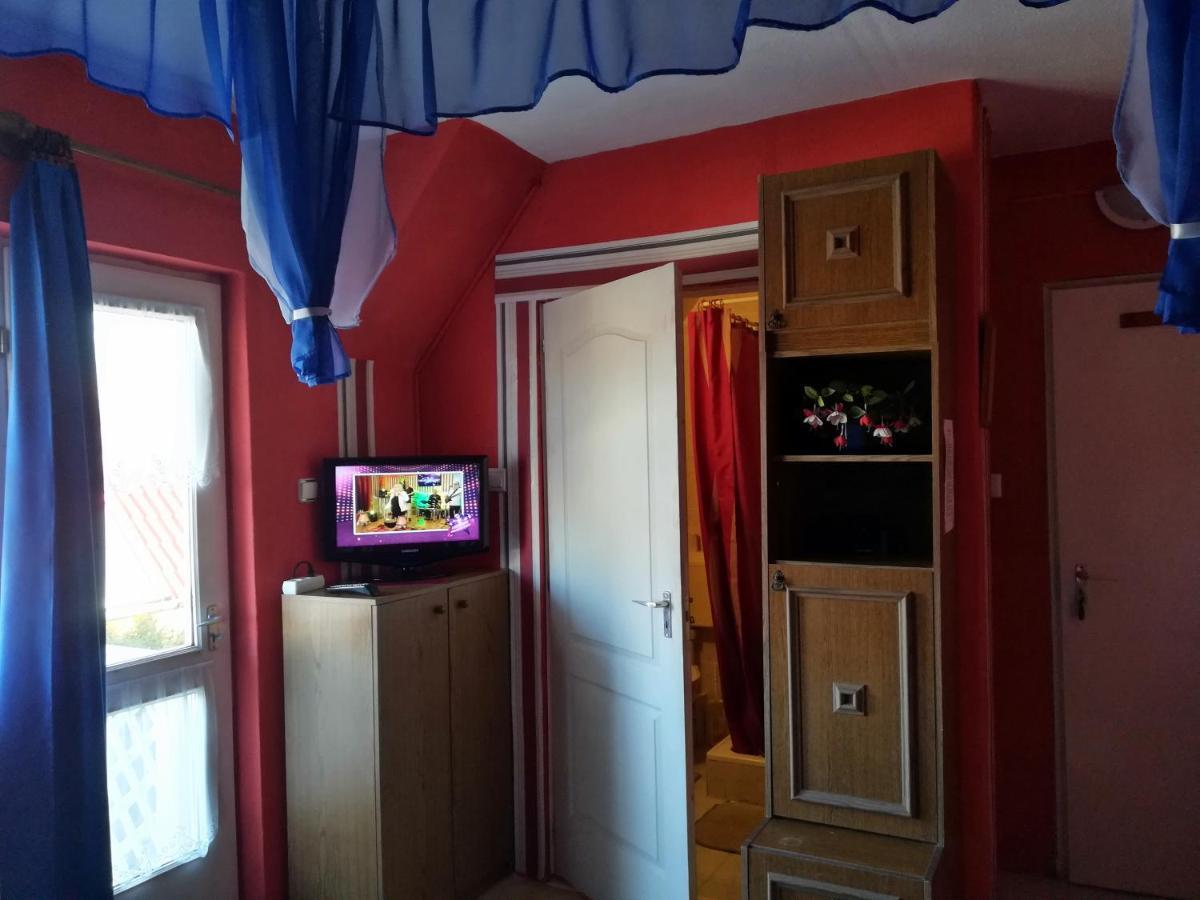 Castello Vendeg Es Apartmanhaz إغير المظهر الخارجي الصورة