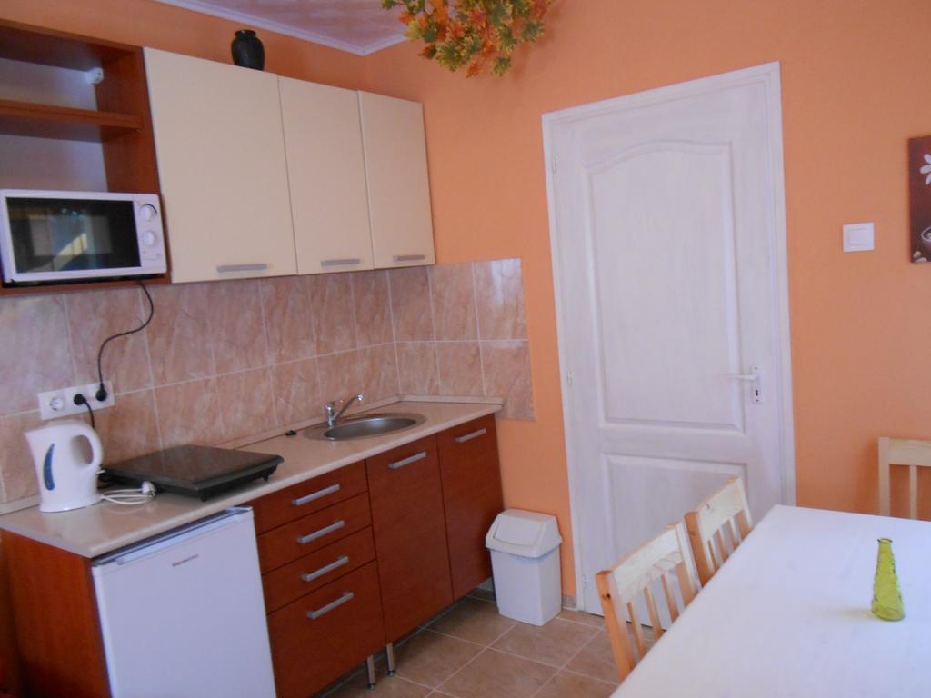 Castello Vendeg Es Apartmanhaz إغير الغرفة الصورة