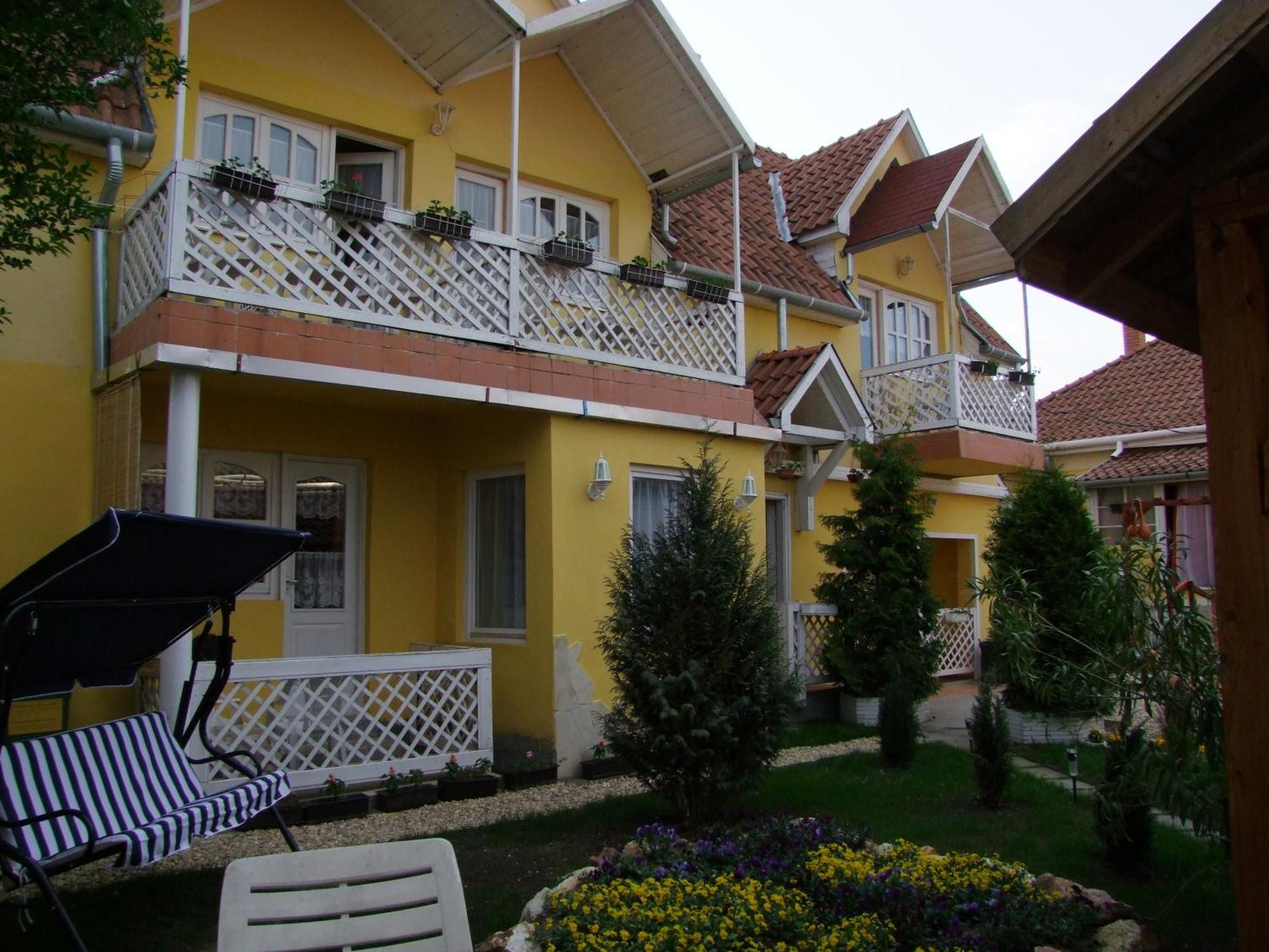 Castello Vendeg Es Apartmanhaz إغير المظهر الخارجي الصورة