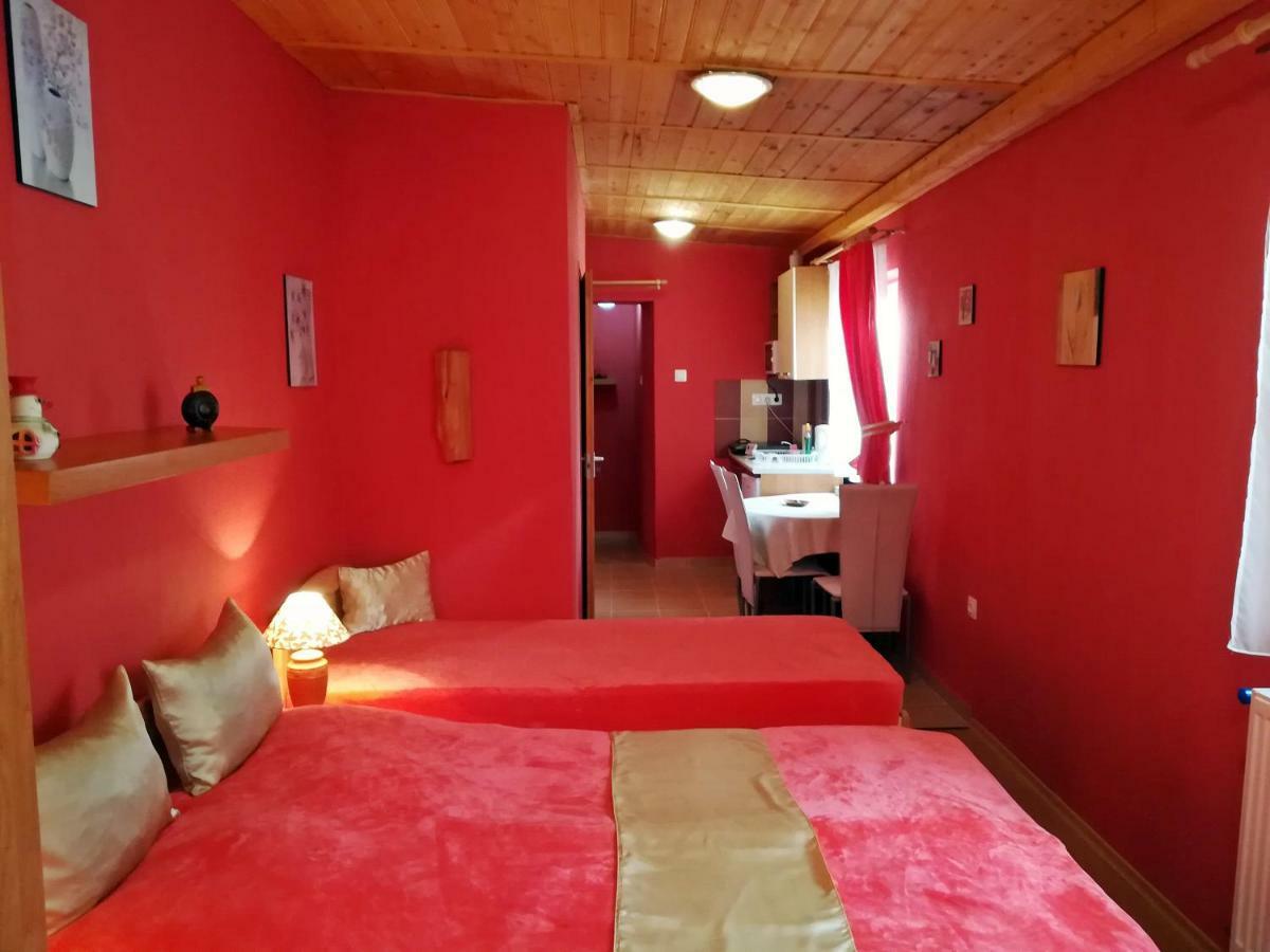 Castello Vendeg Es Apartmanhaz إغير المظهر الخارجي الصورة